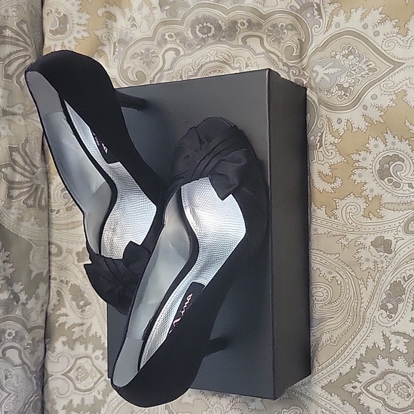 Beautiful Nina black peep toe heels - Picture 5 of 7